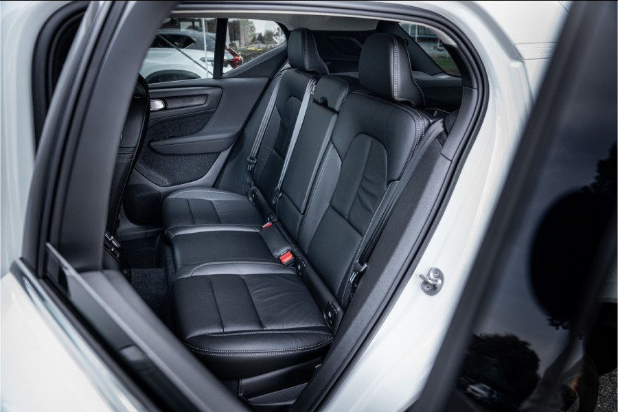 Volvo XC40 1.5 T4 Recharge Plus Bright ** Leder ** Camera ** Trekhaak ** Memory Seats Volvo XC40 1.5 T4 Recharge Plus Bright ** Leder ** Camera ** Trekhaak ** Memory Seats