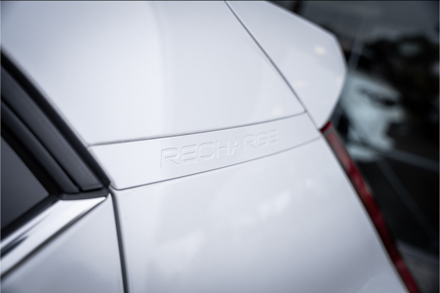 Volvo XC40 1.5 T4 Recharge Plus Bright ** Leder ** Camera ** Trekhaak ** Memory Seats Volvo XC40 1.5 T4 Recharge Plus Bright ** Leder ** Camera ** Trekhaak ** Memory Seats