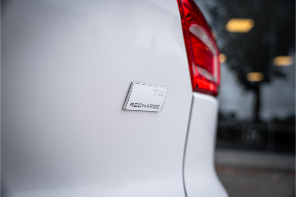 Volvo XC40 1.5 T4 Recharge Plus Bright ** Leder ** Camera ** Trekhaak ** Memory Seats Volvo XC40 1.5 T4 Recharge Plus Bright ** Leder ** Camera ** Trekhaak ** Memory Seats