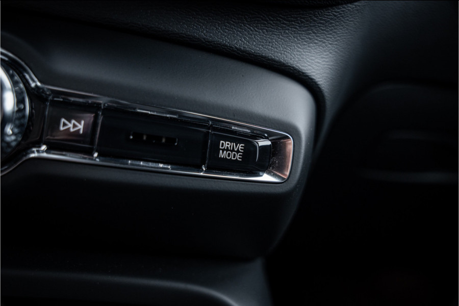 Volvo XC40 1.5 T4 Recharge Plus Bright ** Leder ** Camera ** Trekhaak ** Memory Seats Volvo XC40 1.5 T4 Recharge Plus Bright ** Leder ** Camera ** Trekhaak ** Memory Seats