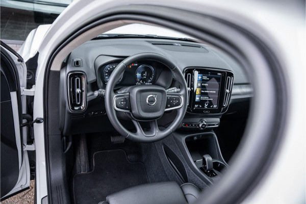 Volvo XC40 1.5 T4 Recharge Plus Bright ** Leder ** Camera ** Trekhaak ** Memory Seats Volvo XC40 1.5 T4 Recharge Plus Bright ** Leder ** Camera ** Trekhaak ** Memory Seats