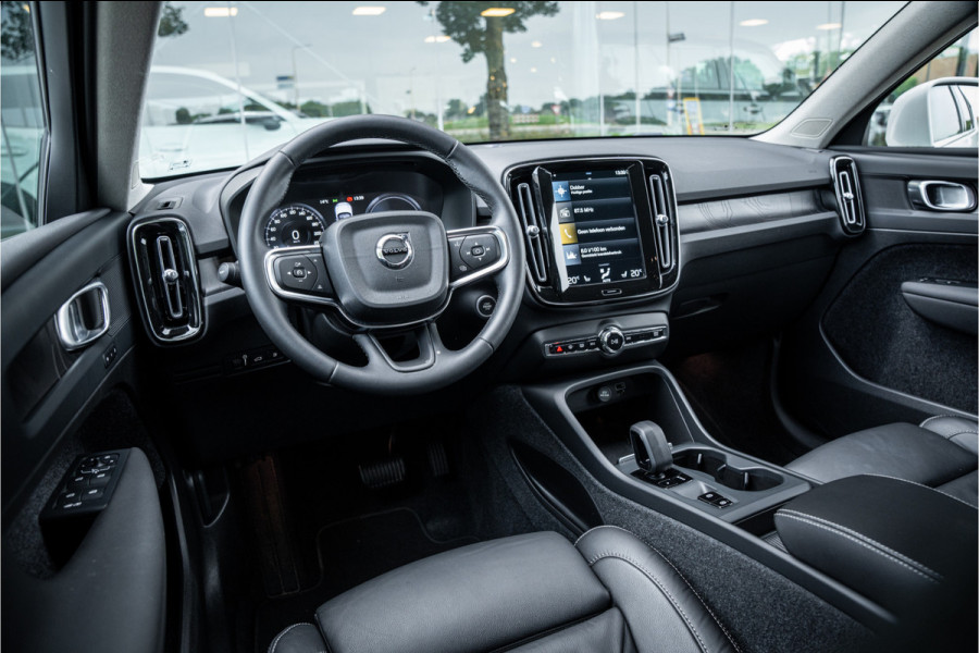 Volvo XC40 1.5 T4 Recharge Plus Bright ** Leder ** Camera ** Trekhaak ** Memory Seats Volvo XC40 1.5 T4 Recharge Plus Bright ** Leder ** Camera ** Trekhaak ** Memory Seats
