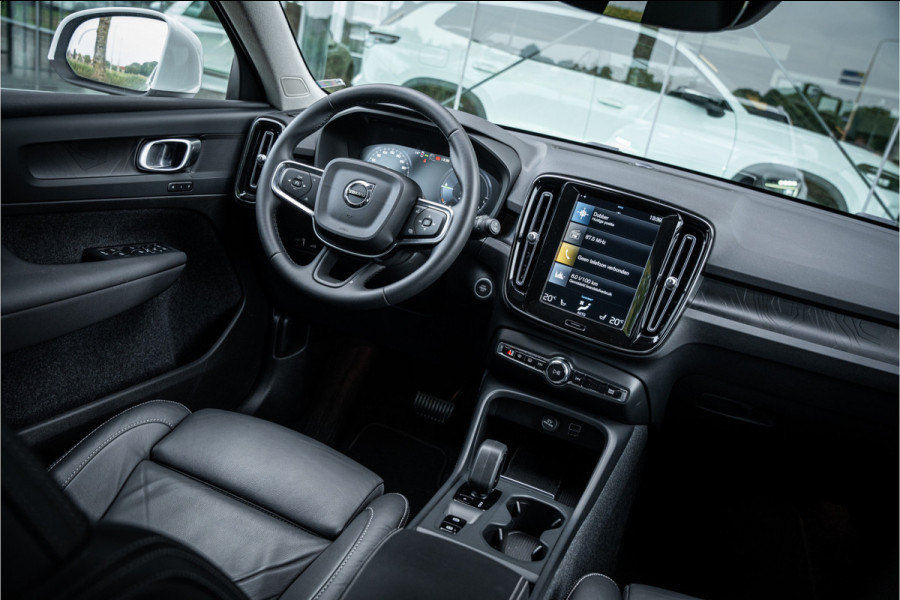 Volvo XC40 1.5 T4 Recharge Plus Bright ** Leder ** Camera ** Trekhaak ** Memory Seats Volvo XC40 1.5 T4 Recharge Plus Bright ** Leder ** Camera ** Trekhaak ** Memory Seats