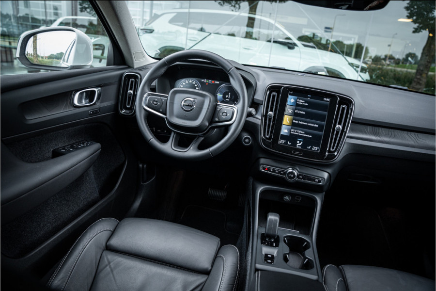 Volvo XC40 1.5 T4 Recharge Plus Bright ** Leder ** Camera ** Trekhaak ** Memory Seats Volvo XC40 1.5 T4 Recharge Plus Bright ** Leder ** Camera ** Trekhaak ** Memory Seats