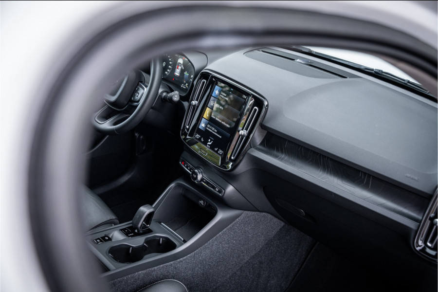 Volvo XC40 1.5 T4 Recharge Plus Bright ** Leder ** Camera ** Trekhaak ** Memory Seats Volvo XC40 1.5 T4 Recharge Plus Bright ** Leder ** Camera ** Trekhaak ** Memory Seats