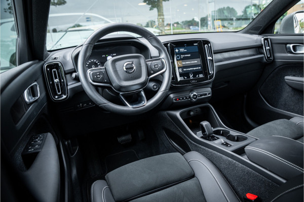 Volvo XC40 1.5 T4 Plug-in hybrid Core Bright ** Leder/Alcantara ** Camera ** 19inch Volvo XC40 1.5 T4 Plug-in hybrid Core Bright ** Leder/Alcantara ** Camera ** 19inch