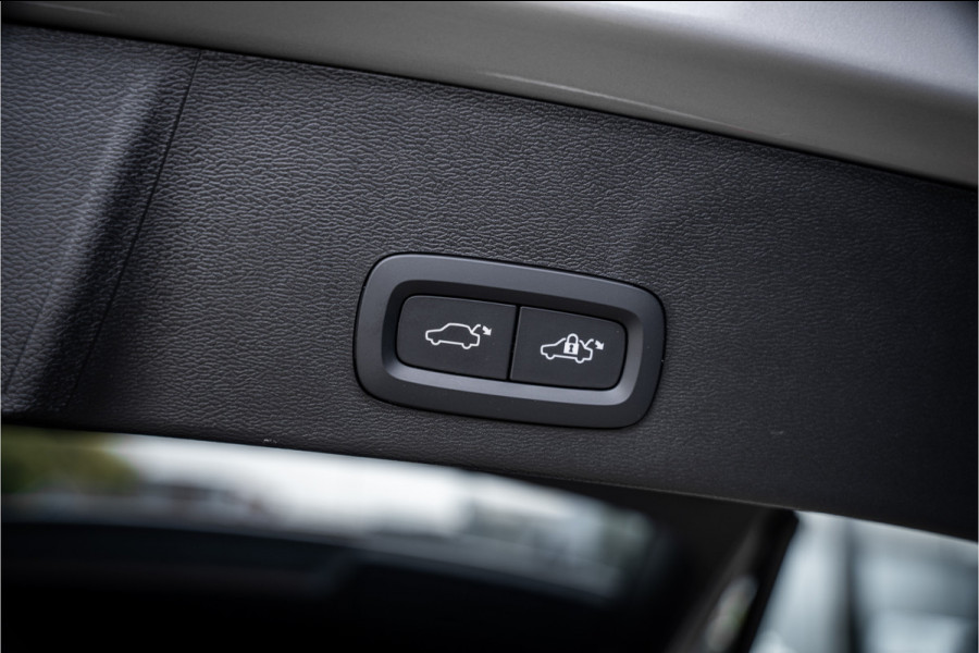 Volvo XC40 1.5 T4 Plug-in hybrid Core Bright ** Leder/Alcantara ** Camera ** 19inch Volvo XC40 1.5 T4 Plug-in hybrid Core Bright ** Leder/Alcantara ** Camera ** 19inch