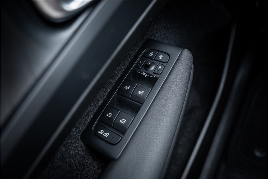 Volvo XC40 1.5 T4 Plug-in hybrid Core Bright ** Leder/Alcantara ** Camera ** 19inch Volvo XC40 1.5 T4 Plug-in hybrid Core Bright ** Leder/Alcantara ** Camera ** 19inch