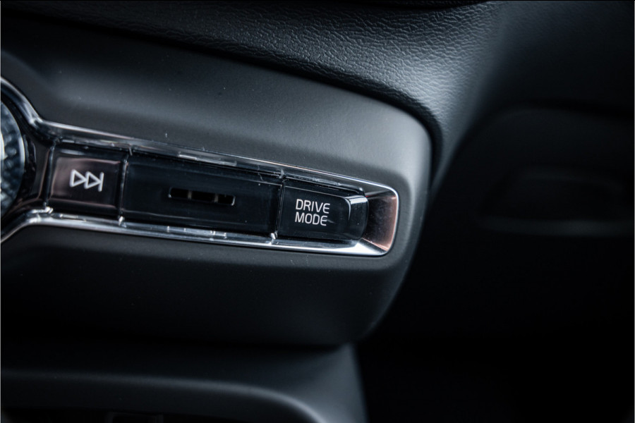 Volvo XC40 1.5 T4 Plug-in hybrid Core Bright ** Leder/Alcantara ** Camera ** 19inch Volvo XC40 1.5 T4 Plug-in hybrid Core Bright ** Leder/Alcantara ** Camera ** 19inch