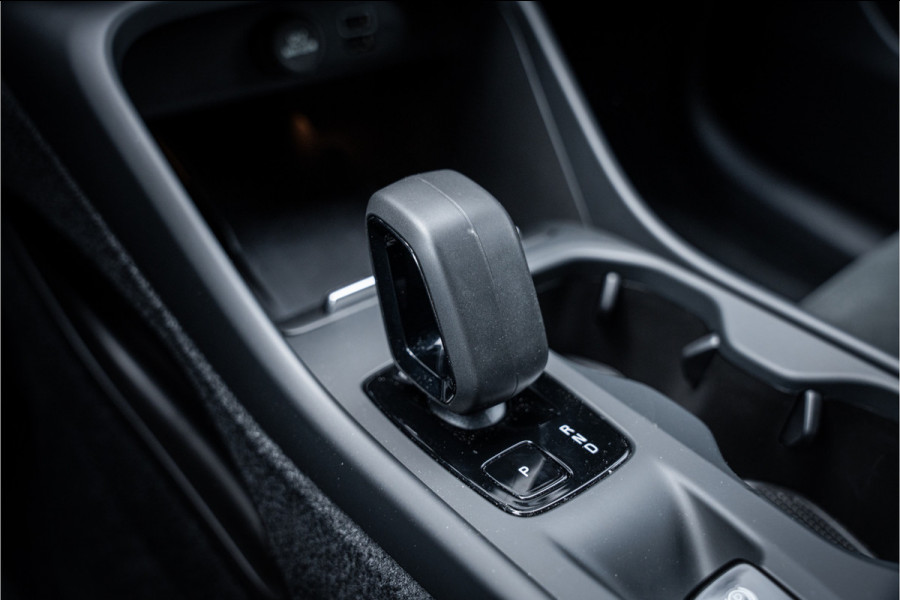 Volvo XC40 1.5 T4 Plug-in hybrid Core Bright ** Leder/Alcantara ** Camera ** 19inch Volvo XC40 1.5 T4 Plug-in hybrid Core Bright ** Leder/Alcantara ** Camera ** 19inch