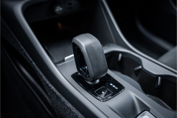 Volvo XC40 1.5 T4 Plug-in hybrid Core Bright ** Leder/Alcantara ** Camera ** 19inch Volvo XC40 1.5 T4 Plug-in hybrid Core Bright ** Leder/Alcantara ** Camera ** 19inch