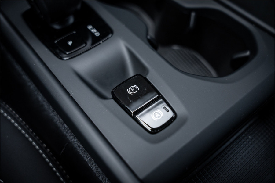 Volvo XC40 1.5 T4 Plug-in hybrid Core Bright ** Leder/Alcantara ** Camera ** 19inch Volvo XC40 1.5 T4 Plug-in hybrid Core Bright ** Leder/Alcantara ** Camera ** 19inch