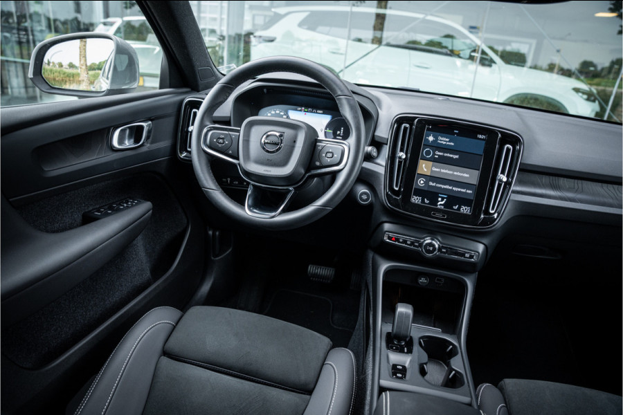 Volvo XC40 1.5 T4 Plug-in hybrid Core Bright ** Leder/Alcantara ** Camera ** 19inch Volvo XC40 1.5 T4 Plug-in hybrid Core Bright ** Leder/Alcantara ** Camera ** 19inch