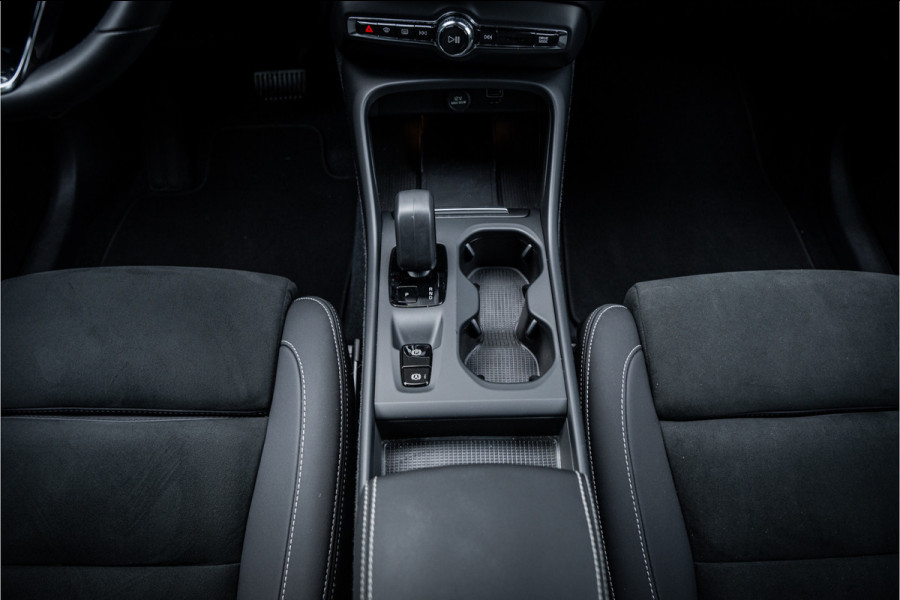 Volvo XC40 1.5 T4 Plug-in hybrid Core Bright ** Leder/Alcantara ** Camera ** 19inch Volvo XC40 1.5 T4 Plug-in hybrid Core Bright ** Leder/Alcantara ** Camera ** 19inch
