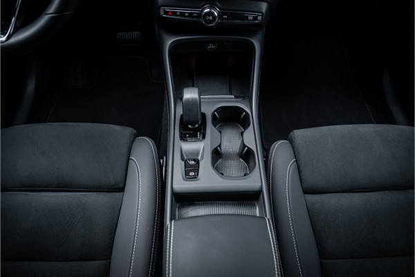 Volvo XC40 1.5 T4 Plug-in hybrid Core Bright ** Leder/Alcantara ** Camera ** 19inch Volvo XC40 1.5 T4 Plug-in hybrid Core Bright ** Leder/Alcantara ** Camera ** 19inch