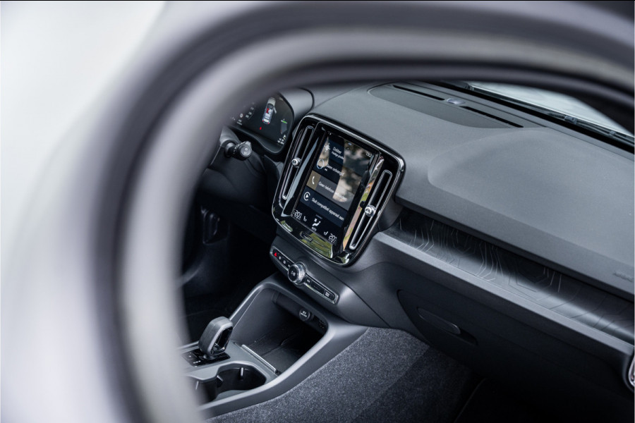 Volvo XC40 1.5 T4 Plug-in hybrid Core Bright ** Leder/Alcantara ** Camera ** 19inch Volvo XC40 1.5 T4 Plug-in hybrid Core Bright ** Leder/Alcantara ** Camera ** 19inch