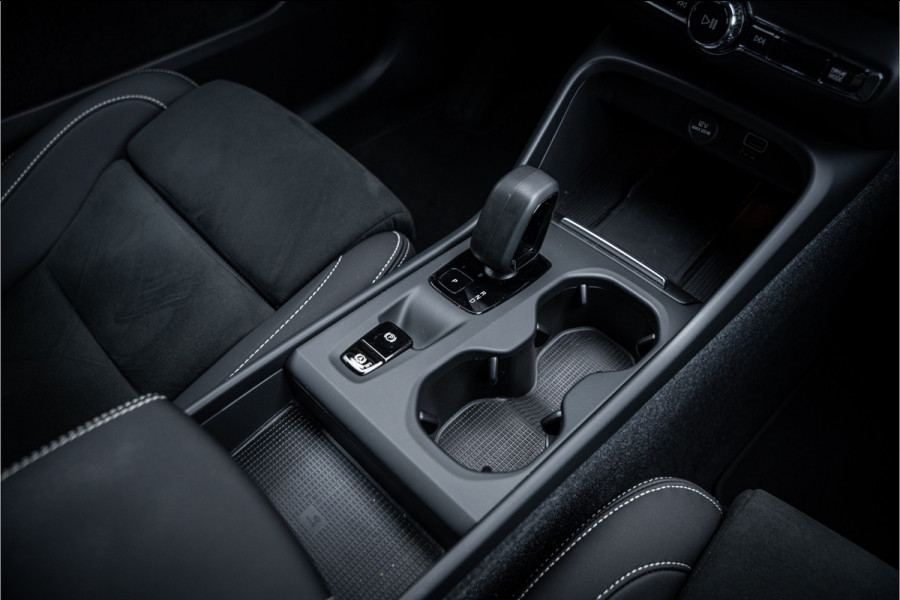 Volvo XC40 1.5 T4 Plug-in hybrid Core Bright ** Leder/Alcantara ** Camera ** 19inch Volvo XC40 1.5 T4 Plug-in hybrid Core Bright ** Leder/Alcantara ** Camera ** 19inch