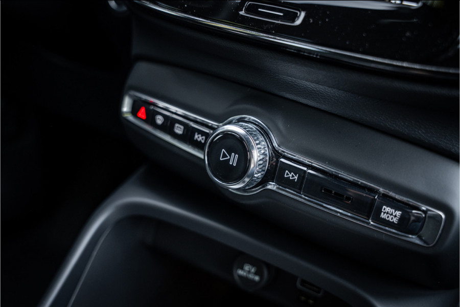 Volvo XC40 1.5 T4 Plug-in hybrid Core Bright ** Leder/Alcantara ** Camera ** 19inch Volvo XC40 1.5 T4 Plug-in hybrid Core Bright ** Leder/Alcantara ** Camera ** 19inch