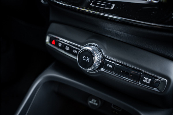 Volvo XC40 1.5 T4 Plug-in hybrid Core Bright ** Leder/Alcantara ** Camera ** 19inch Volvo XC40 1.5 T4 Plug-in hybrid Core Bright ** Leder/Alcantara ** Camera ** 19inch