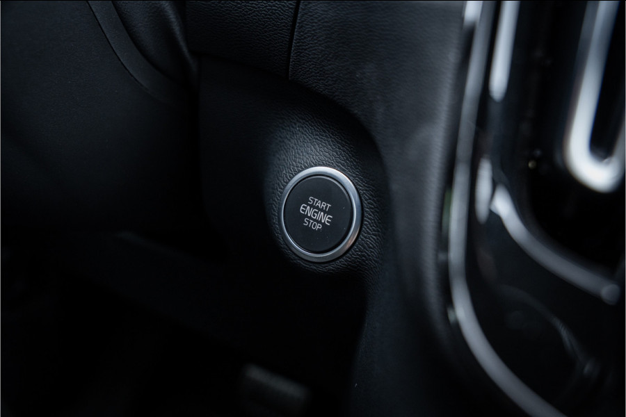 Volvo XC40 1.5 T4 Plug-in hybrid Core Bright ** Leder/Alcantara ** Camera ** 19inch Volvo XC40 1.5 T4 Plug-in hybrid Core Bright ** Leder/Alcantara ** Camera ** 19inch