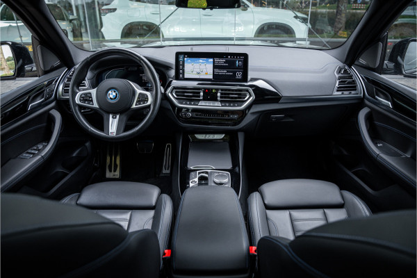 BMW iX3 High Executive 80 kWh ** Panodak ** Trekhaak ** 20inch ** BMW iX3 High Executive 80 kWh ** Panodak ** Trekhaak ** 20inch **