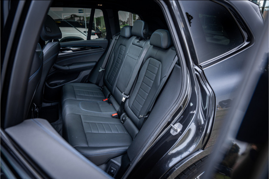 BMW iX3 High Executive 80 kWh ** Panodak ** Trekhaak ** 20inch ** BMW iX3 High Executive 80 kWh ** Panodak ** Trekhaak ** 20inch **