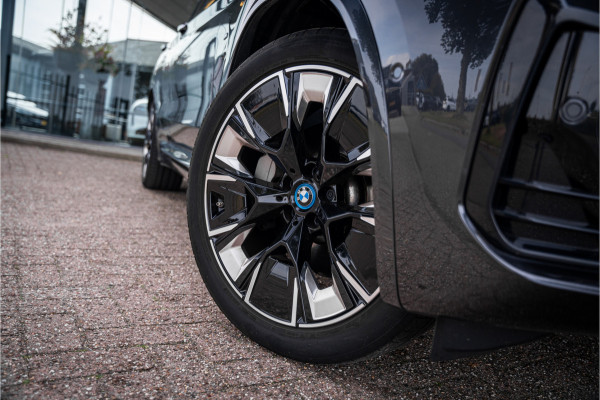 BMW iX3 High Executive 80 kWh ** Panodak ** Trekhaak ** 20inch ** BMW iX3 High Executive 80 kWh ** Panodak ** Trekhaak ** 20inch **