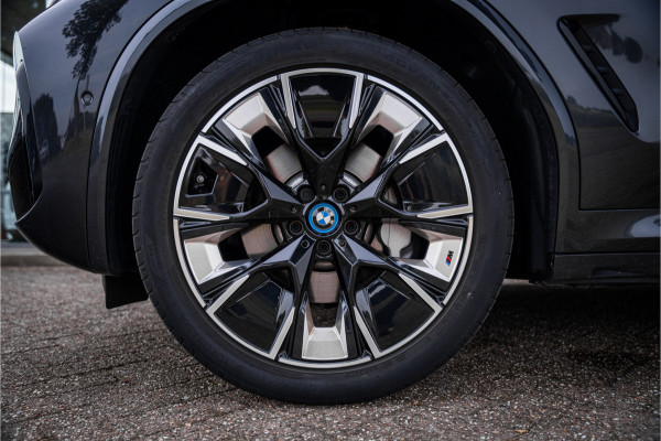 BMW iX3 High Executive 80 kWh ** Panodak ** Trekhaak ** 20inch ** BMW iX3 High Executive 80 kWh ** Panodak ** Trekhaak ** 20inch **