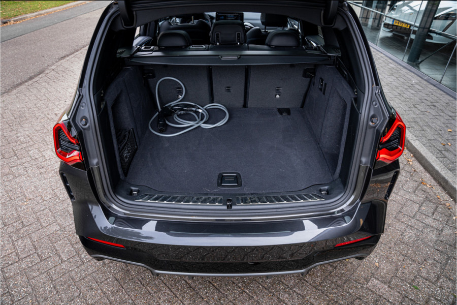 BMW iX3 High Executive 80 kWh ** Panodak ** Trekhaak ** 20inch ** BMW iX3 High Executive 80 kWh ** Panodak ** Trekhaak ** 20inch **