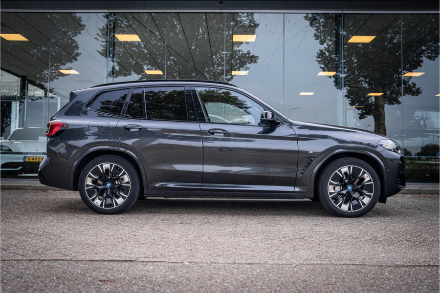 BMW iX3 High Executive 80 kWh ** Panodak ** Trekhaak ** 20inch ** BMW iX3 High Executive 80 kWh ** Panodak ** Trekhaak ** 20inch **