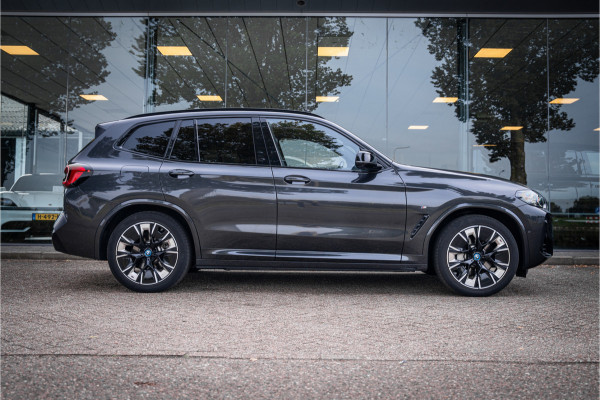 BMW iX3 High Executive 80 kWh ** Panodak ** Trekhaak ** 20inch ** BMW iX3 High Executive 80 kWh ** Panodak ** Trekhaak ** 20inch **
