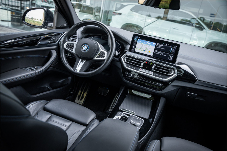 BMW iX3 High Executive 80 kWh ** Panodak ** Trekhaak ** 20inch ** BMW iX3 High Executive 80 kWh ** Panodak ** Trekhaak ** 20inch **