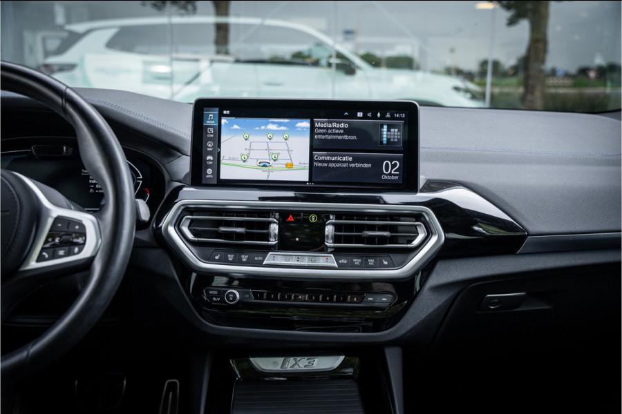 BMW iX3 High Executive 80 kWh ** Panodak ** Trekhaak ** 20inch ** BMW iX3 High Executive 80 kWh ** Panodak ** Trekhaak ** 20inch **