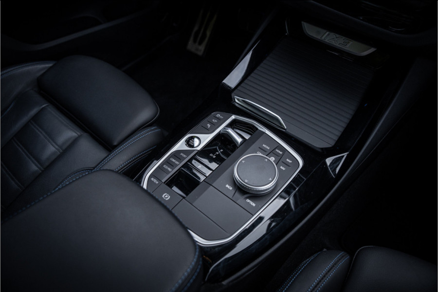 BMW iX3 High Executive 80 kWh ** Panodak ** Trekhaak ** 20inch ** BMW iX3 High Executive 80 kWh ** Panodak ** Trekhaak ** 20inch **