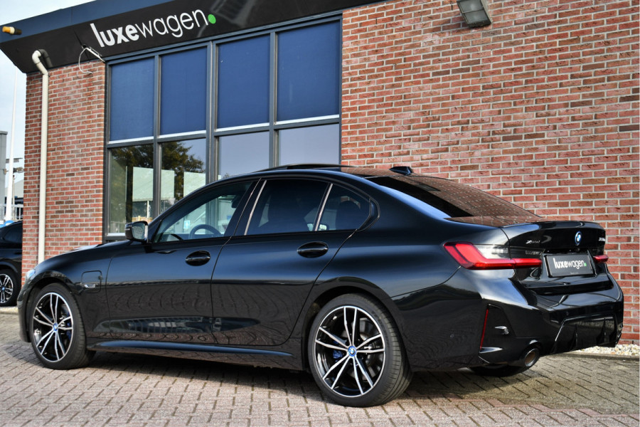 BMW 3-serie 330e xDrive M-Sport Pro Pano M-zetels ACC HUD 19inch El-klep BMW 3-serie 330e xDrive M-Sport Pro Pano M-zetels ACC HUD 19inch El-klep