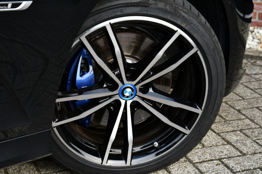 BMW 3-serie 330e xDrive M-Sport Pro Pano M-zetels ACC HUD 19inch El-klep BMW 3-serie 330e xDrive M-Sport Pro Pano M-zetels ACC HUD 19inch El-klep