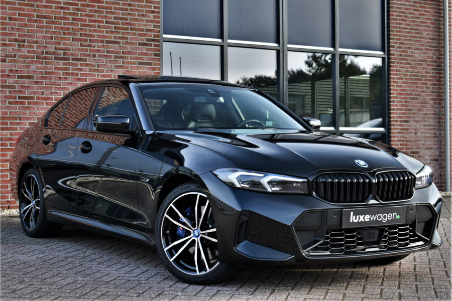 BMW 3-serie 330e xDrive M-Sport Pro Pano M-zetels ACC HUD 19inch El-klep BMW 3-serie 330e xDrive M-Sport Pro Pano M-zetels ACC HUD 19inch El-klep