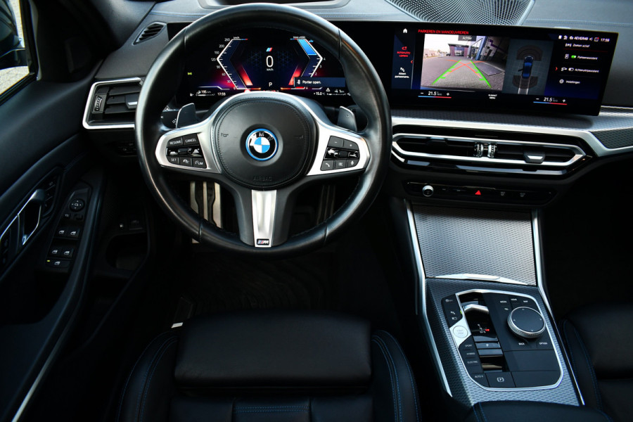 BMW 3-serie 330e xDrive M-Sport Pro Pano M-zetels ACC HUD 19inch El-klep BMW 3-serie 330e xDrive M-Sport Pro Pano M-zetels ACC HUD 19inch El-klep