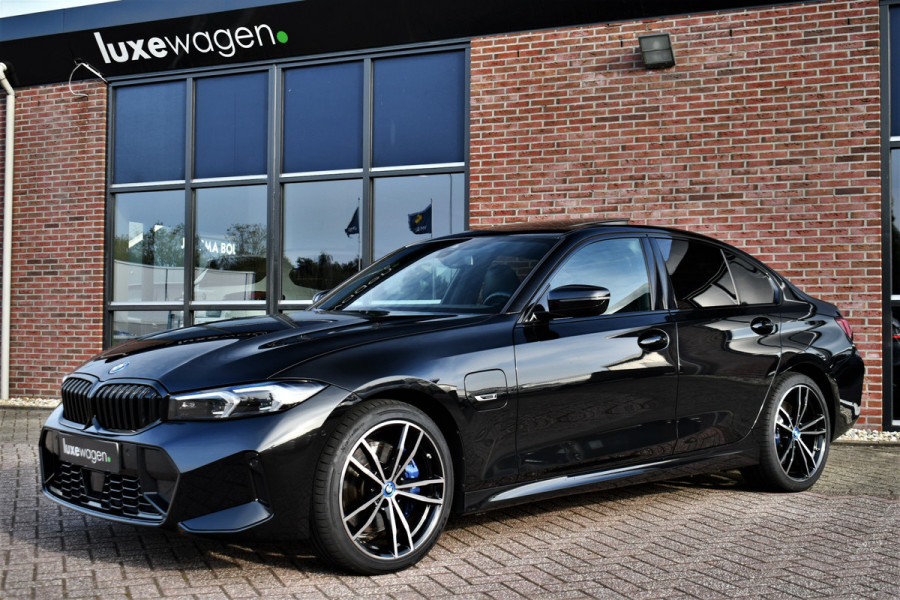 BMW 3-serie 330e xDrive M-Sport Pro Pano M-zetels ACC HUD 19inch El-klep BMW 3-serie 330e xDrive M-Sport Pro Pano M-zetels ACC HUD 19inch El-klep