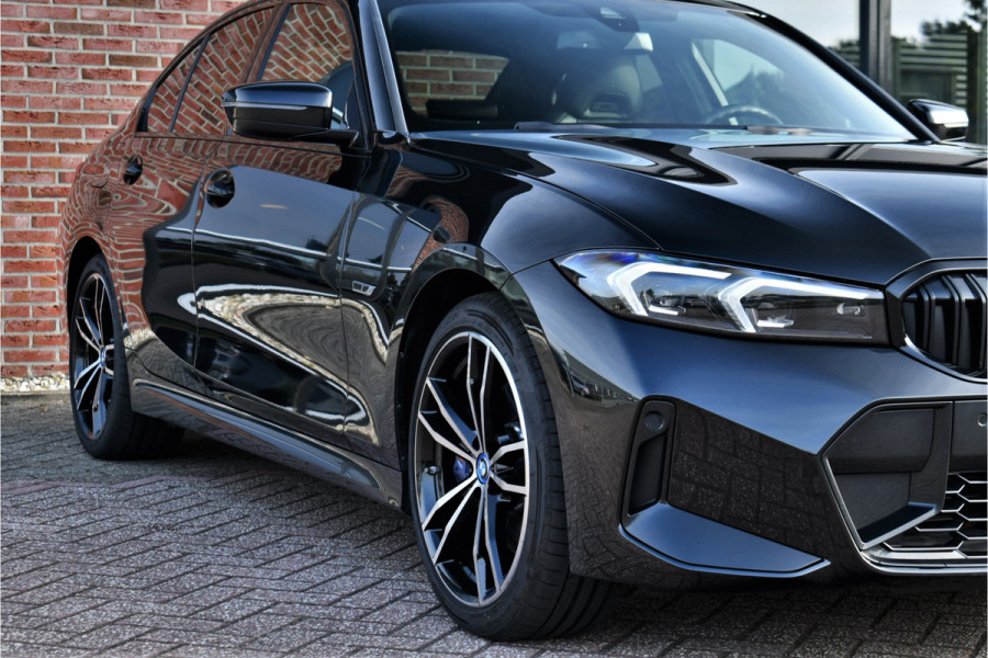 BMW 3-serie 330e xDrive M-Sport Pro Pano M-zetels ACC HUD 19inch El-klep BMW 3-serie 330e xDrive M-Sport Pro Pano M-zetels ACC HUD 19inch El-klep