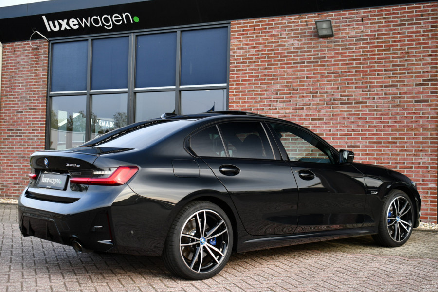 BMW 3-serie 330e xDrive M-Sport Pro Pano M-zetels ACC HUD 19inch El-klep BMW 3-serie 330e xDrive M-Sport Pro Pano M-zetels ACC HUD 19inch El-klep