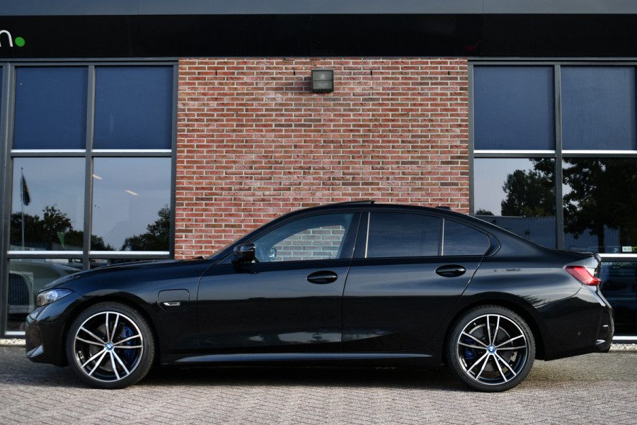 BMW 3-serie 330e xDrive M-Sport Pro Pano M-zetels ACC HUD 19inch El-klep BMW 3-serie 330e xDrive M-Sport Pro Pano M-zetels ACC HUD 19inch El-klep