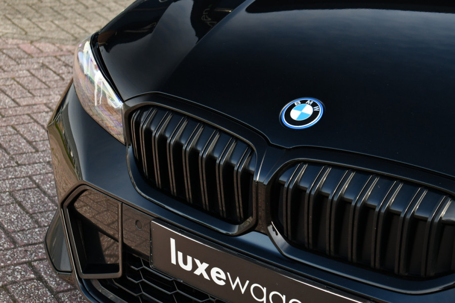 BMW 3-serie 330e xDrive M-Sport Pro Pano M-zetels ACC HUD 19inch El-klep BMW 3-serie 330e xDrive M-Sport Pro Pano M-zetels ACC HUD 19inch El-klep