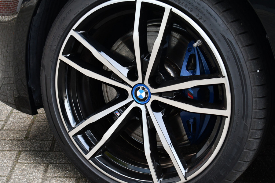 BMW 3-serie 330e xDrive M-Sport Pro Pano M-zetels ACC HUD 19inch El-klep BMW 3-serie 330e xDrive M-Sport Pro Pano M-zetels ACC HUD 19inch El-klep