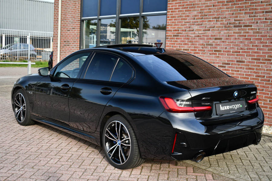 BMW 3-serie 330e xDrive M-Sport Pro Pano M-zetels ACC HUD 19inch El-klep BMW 3-serie 330e xDrive M-Sport Pro Pano M-zetels ACC HUD 19inch El-klep