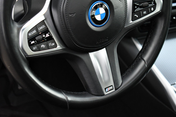 BMW 3-serie 330e xDrive M-Sport Pro Pano M-zetels ACC HUD 19inch El-klep BMW 3-serie 330e xDrive M-Sport Pro Pano M-zetels ACC HUD 19inch El-klep