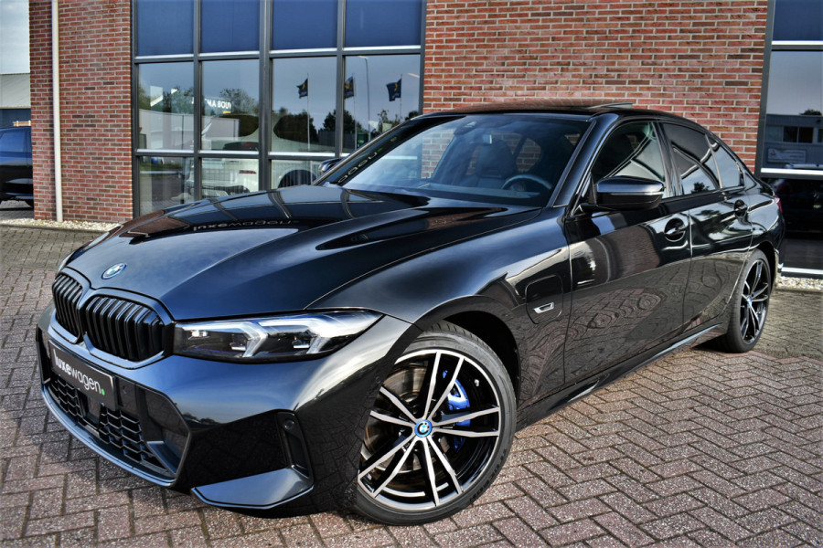BMW 3-serie 330e xDrive M-Sport Pro Pano M-zetels ACC HUD 19inch El-klep BMW 3-serie 330e xDrive M-Sport Pro Pano M-zetels ACC HUD 19inch El-klep
