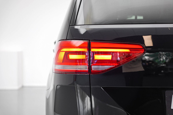 Volkswagen Touran 1.5 TSI Business 7p |Pano|Virtual|Keyless|Dodehoek|ACC|Camera| Volkswagen Touran 1.5 TSI Business 7p |Pano|Virtual|Keyless|Dodehoek|ACC|Camera|