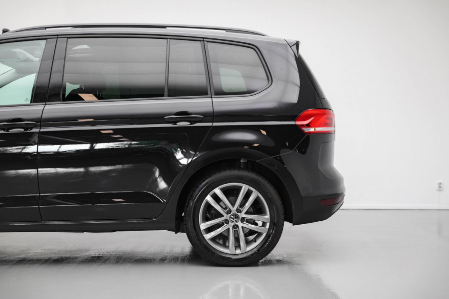 Volkswagen Touran 1.5 TSI Business 7p |Pano|Virtual|Keyless|Dodehoek|ACC|Camera| Volkswagen Touran 1.5 TSI Business 7p |Pano|Virtual|Keyless|Dodehoek|ACC|Camera|