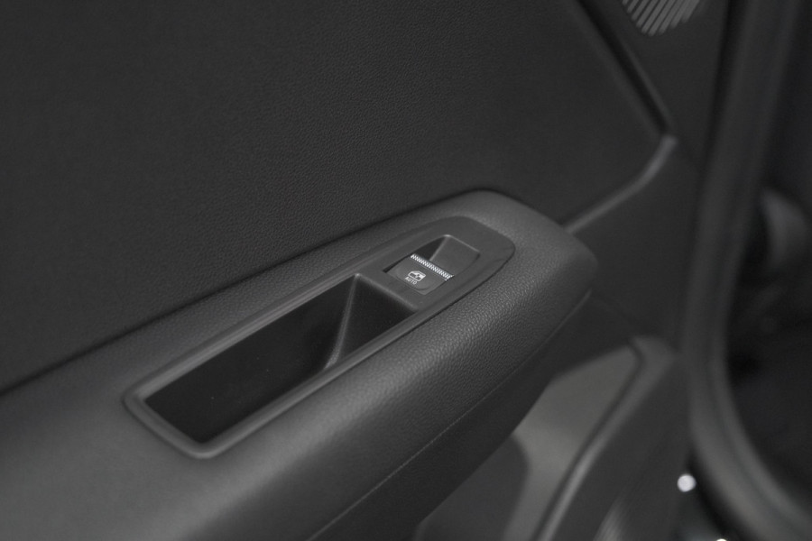 Renault Captur Mild Hybrid 160 EDC Techno | Pack Winter | Camera | Adaptieve Cruise Control | Apple Carplay Renault Captur Mild Hybrid 160 EDC Techno | Pack Winter | Camera | Adaptieve Cruise Control | Apple Carplay